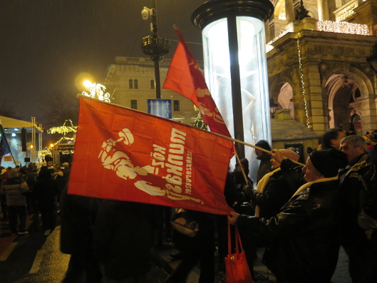 demonstracja przed Opera w Budapeszcie, 2.1.2015 demonstracja przed Opera w Budapeszcie, 2.1.2015