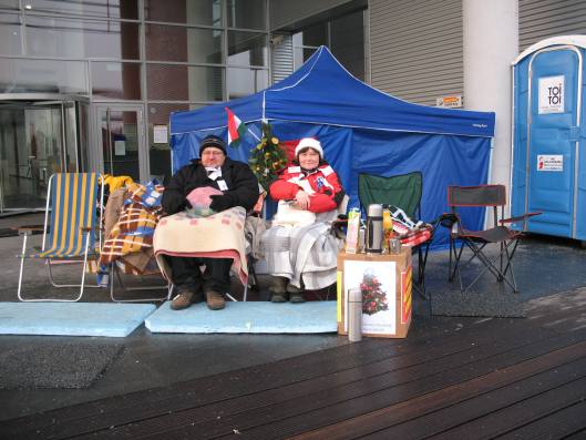 strajk głodowy przed budynkiem telewizji w Budapeszcie, grudzień 2011 strajk głodowy przed budynkiem telewizji w Budapeszcie, grudzień 2011